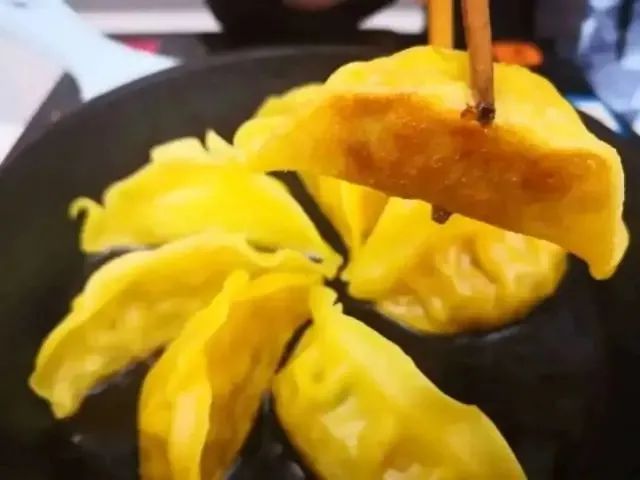 【千千生鲜】独特大黄米皮饺子,香糯美味有营养!仅39.9元=6袋!抢89元【大家乐大黄米煎饺】猪肉玉米馅、蔬菜馅随心配!皮薄馅大,真材实料~